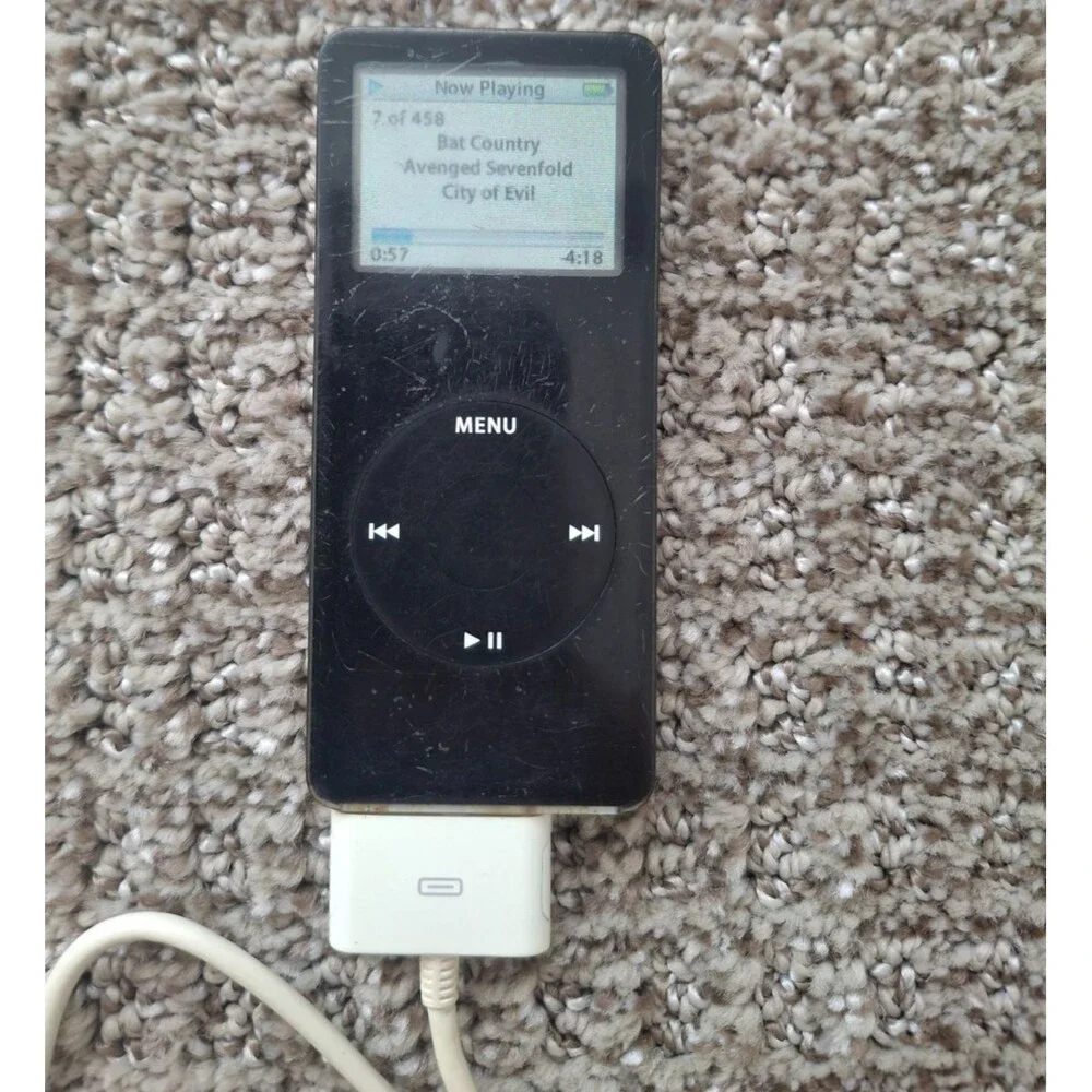 Apple iPod Classic 2nd Generation 2 GB with 458 Loaded Songs and Charging Cord